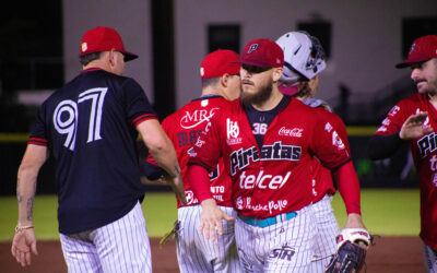 LOS PIRATAS BARREN EN EL GALEÓN Y SIGUEN VIENTO EN POPA