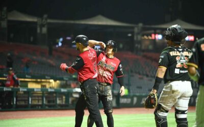 Dos jonrones de Juan Santana para el triunfo de Guerreros ante los Piratas